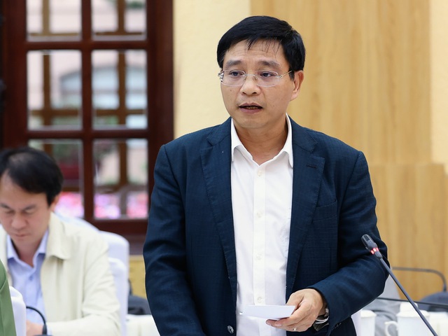 Bộ trưởng Bộ GTVT Nguyễn Văn Thắng phát biểu tại cuộc làm việc. Ảnh VGP/Nhật Bắc